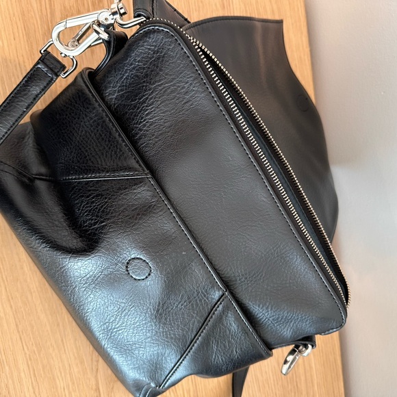 Black vegan leather cross body purse - Picture 5 of 9
